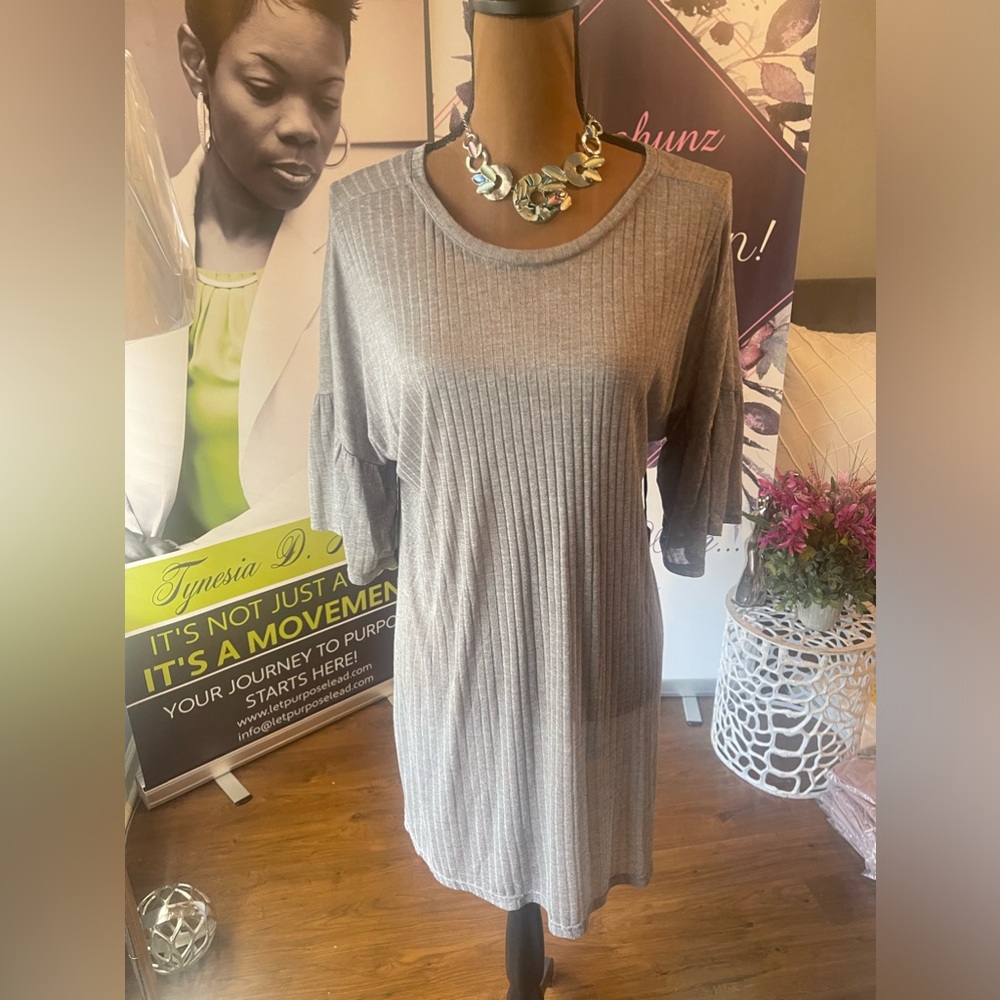 🌺(56) Ruffled-Sleeve Oversized Tunic